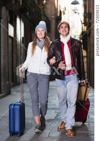 Portrait of adult tourists walking in hats 72808615
