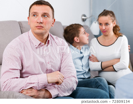 Family members arguing Family members arguing 72809134