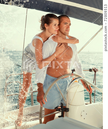 Couple steering yacht Couple steering yacht 72809313