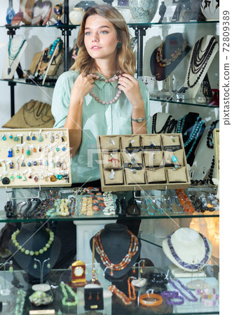 Woman choosing necklace 72809389