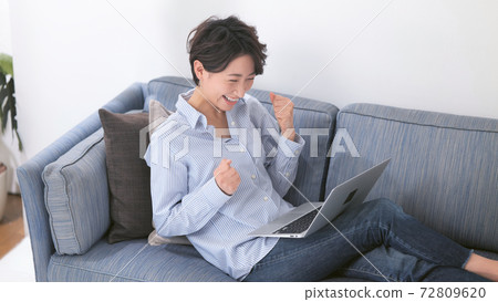 Middle woman operating a personal computer 72809620