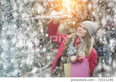 Young female teen customer with Christmas gifts 72811246