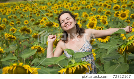 Girl in sunflowers field 72812167