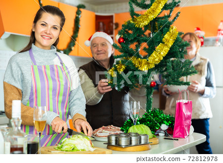 Family preparing christmas dinner 72812978