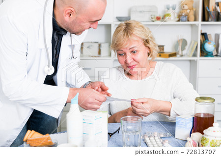 MAture woman and doctor 72813707