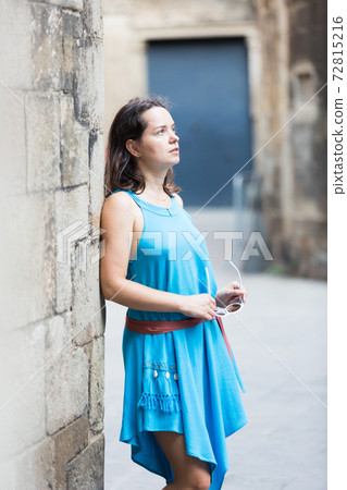 Girl walking in city streets 72815216
