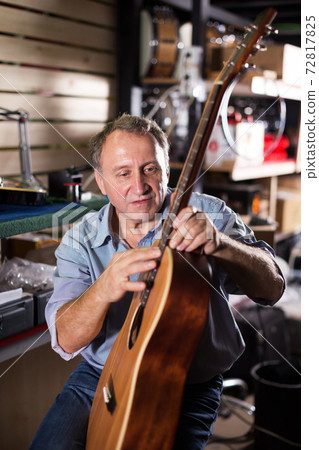 Master repairing music instruments 72817825