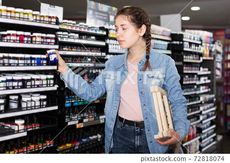 Girl choosing color paint Girl choosing color paint 72818074