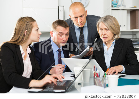 Business people developing strategy for teamwork in modern office Business people developing strategy for teamwork in modern office 72818807