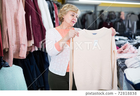 woman holding knitwear pullover 72818838