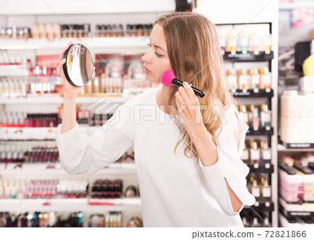 Woman testing powder with brush Woman testing powder with brush 72821866