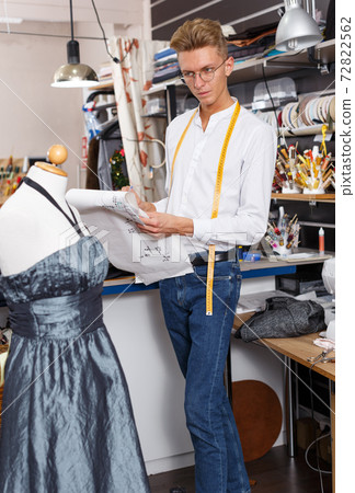 Man, tailor, designer 72822562