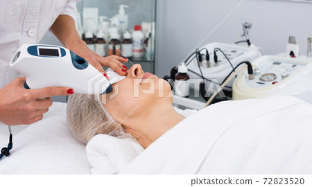 Mature woman having beauty procedures Mature woman having beauty procedures 72823520