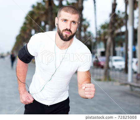 Running man, jogging 72825008