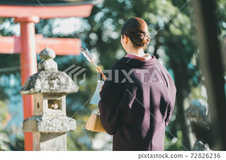 第一次訪問和服女人 72826236