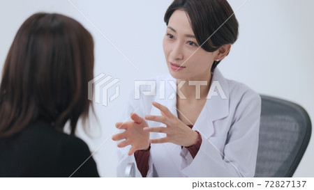 Medical image Face-to-face doctor and patient Medical image Face-to-face doctor and patient 72827137