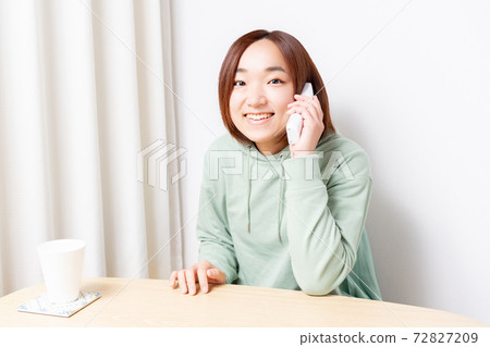 打電話的女人 打電話的女人 72827209