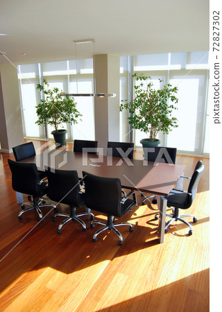 Empty meeting table and chairs in a modern conference room. Business meetings and ideas can be exchanged. 72827302
