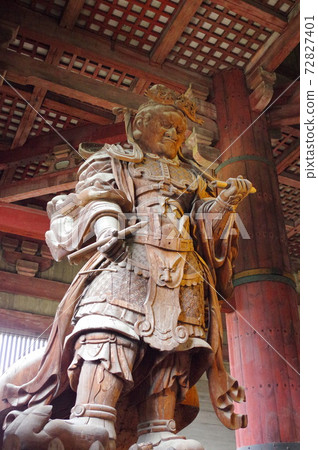 世界文化遺產的古城奈良Todaiji Daibutsuden的寬眼Tenritsu雕像 世界文化遺產的古城奈良Todaiji Daibutsuden的寬眼Tenritsu雕像 72827401