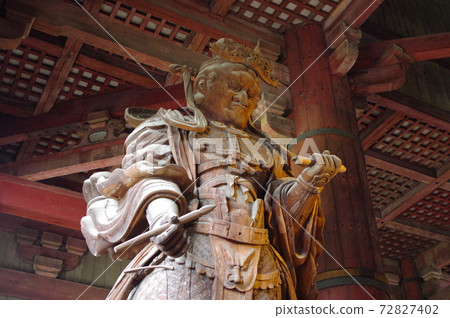 世界文化遺產的古城奈良Todaiji Daibutsuden的寬眼Tenritsu雕像 世界文化遺產的古城奈良Todaiji Daibutsuden的寬眼Tenritsu雕像 72827402