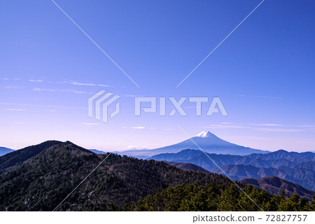 The mountains of the Bodhisattva Misaka and Mt. Fuji with snow makeup The mountains of the Bodhisattva Misaka and Mt. Fuji with snow makeup 72827757