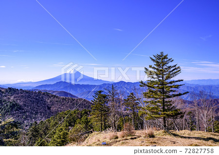 The mountains of the Bodhisattva Misaka and Mt. Fuji with snow makeup The mountains of the Bodhisattva Misaka and Mt. Fuji with snow makeup 72827758