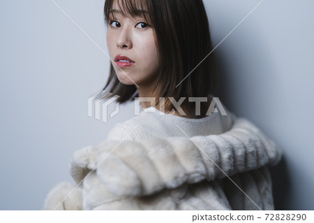 假皮草外套的女人 72828290
