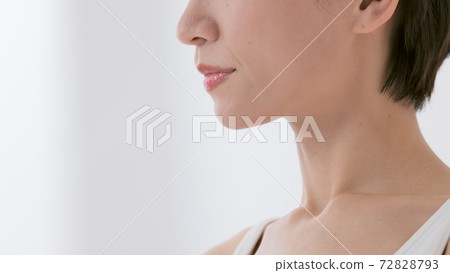 Body parts mouth middle woman 72828793