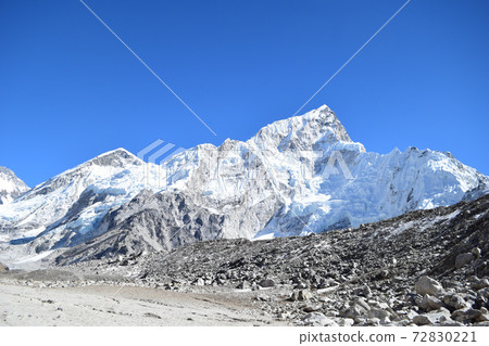 View of Everest Highway in Himalayas, Nepal 72830221