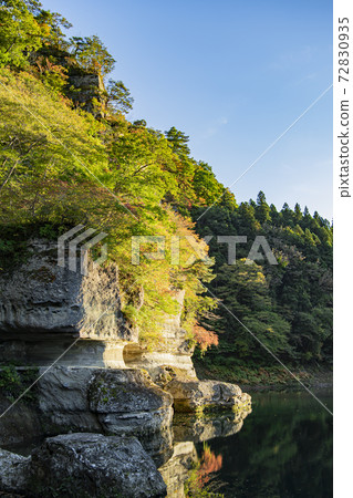 塔的秋天 72830935