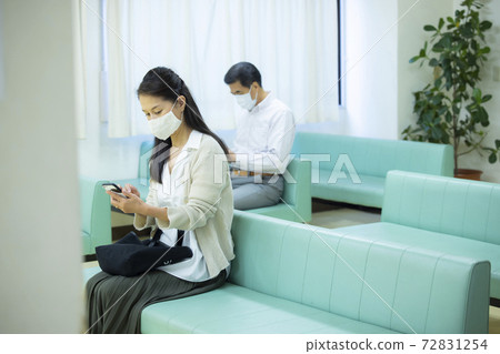 Hospital waiting room 72831254