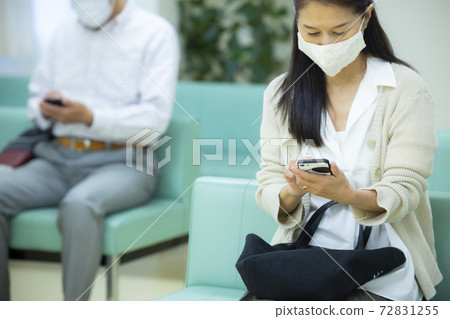 Hospital waiting room 72831255