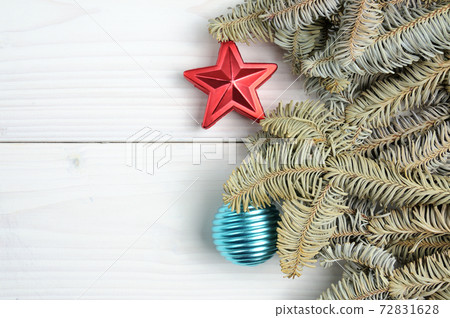 Christmas white wooden pattern with Christmas tree branches and toys Christmas white wooden pattern with Christmas tree branches and toys 72831628