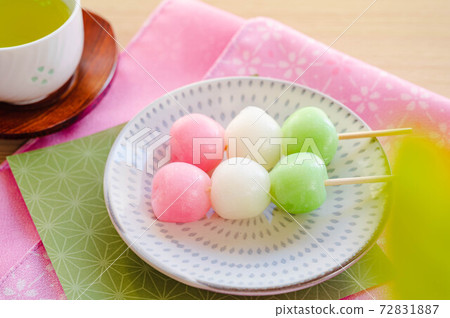 Hanami Dango 72831887