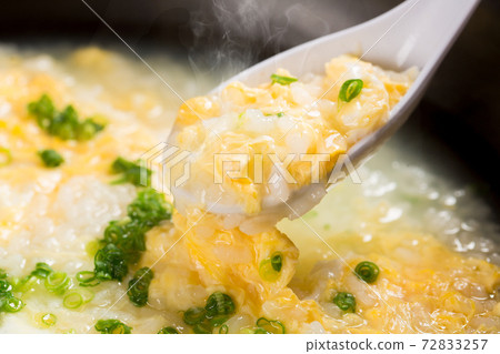 Rice porridge with steam 72833257