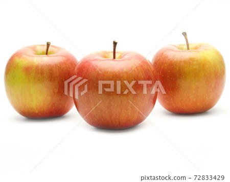 Ripe apples on a white background Ripe apples on a white background 72833429