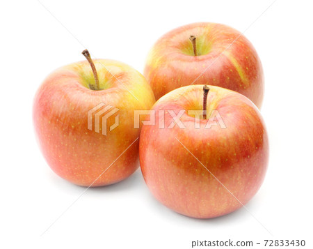 Ripe apples on a white background Ripe apples on a white background 72833430