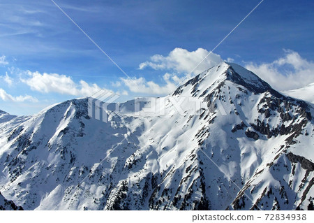 Mountain peak 72834938