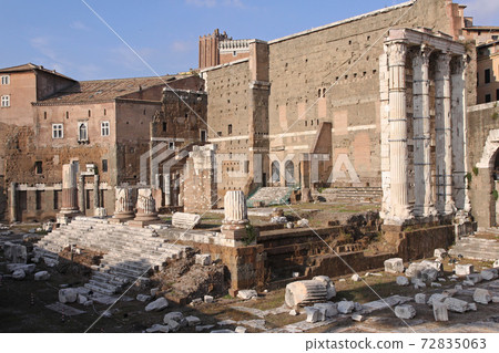 Roman ruins 72835063