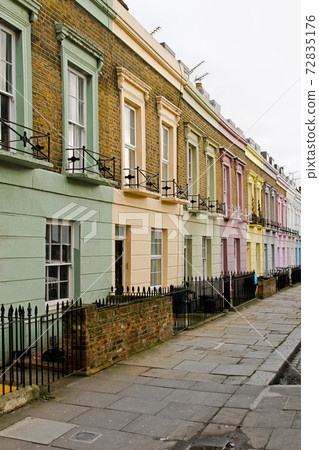 Color houses 72835176