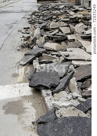 Pieces of sphalt 72835249