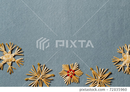 Handmade straw snowflakes on a gray background. Horizontally with space. New year's layout with snowflakes Handmade straw snowflakes on a gray background. Horizontally with space. New year's layout with snowflakes 72835960