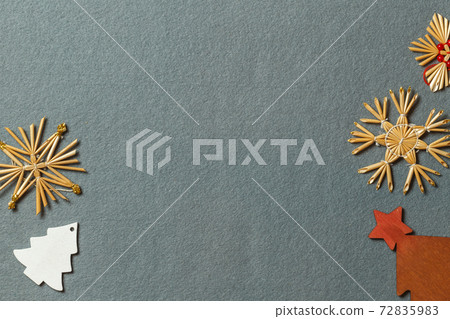 Christmas gray background with snowflakes made of straw and wooden Christmas trees. Horizontally with space Christmas gray background with snowflakes made of straw and wooden Christmas trees. Horizontally with space 72835983