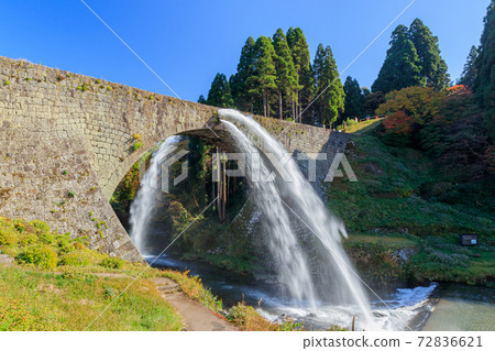 Autumn Tsujun Bridge, Kamimashiki District, Kumamoto Prefecture 72836621