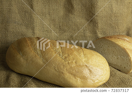Fresh handmade bread on sackcloth background Fresh handmade bread on sackcloth background 72837317