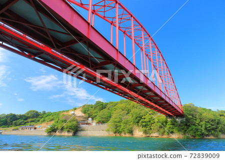 [Hiroshima Prefecture] Mukaishima Ohashi under fine weather 72839009