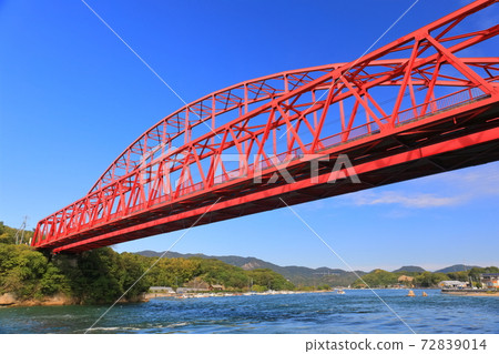 [Hiroshima Prefecture] Mukaishima Ohashi under fine weather 72839014