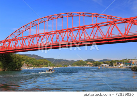 [Hiroshima Prefecture] Mukaishima Ohashi under fine weather 72839020