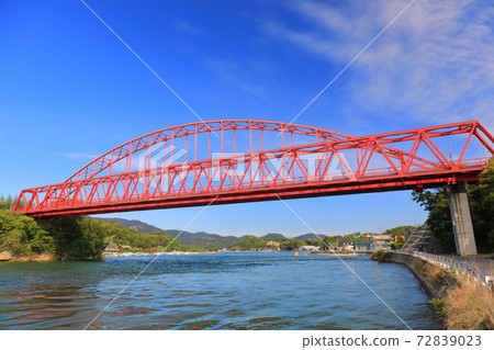 [Hiroshima Prefecture] Mukaishima Ohashi under fine weather 72839023