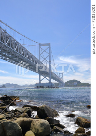A huge suspension bridge towering against the blue sky (Onaruto Bridge, from Minamiawaji City, Hyogo Prefecture to Tokushima) A huge suspension bridge towering against the blue sky (Onaruto Bridge, from Minamiawaji City, Hyogo Prefecture to Tokushima) 72839201